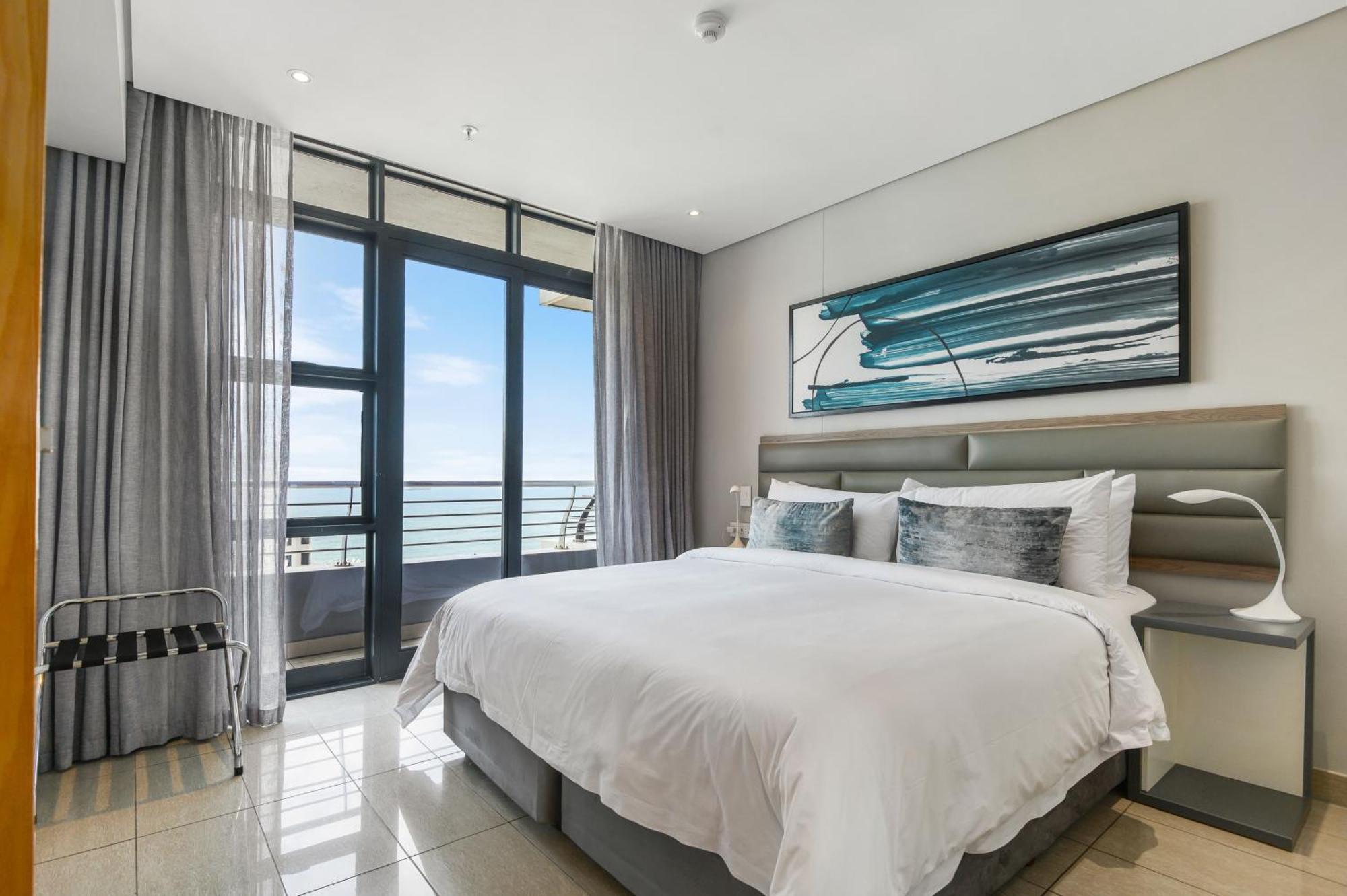 The Capital Pearls Hotel Durban Esterno foto A bedroom at the hotel